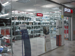 стеклянные перегородки в торговом центре